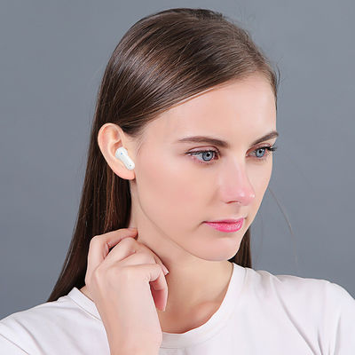 Los auriculares inalámbricos de baja latencia Super Bass estéreo para PC y viajes están listos para deportes en el oído